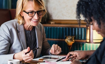 Women meeting at a cafe